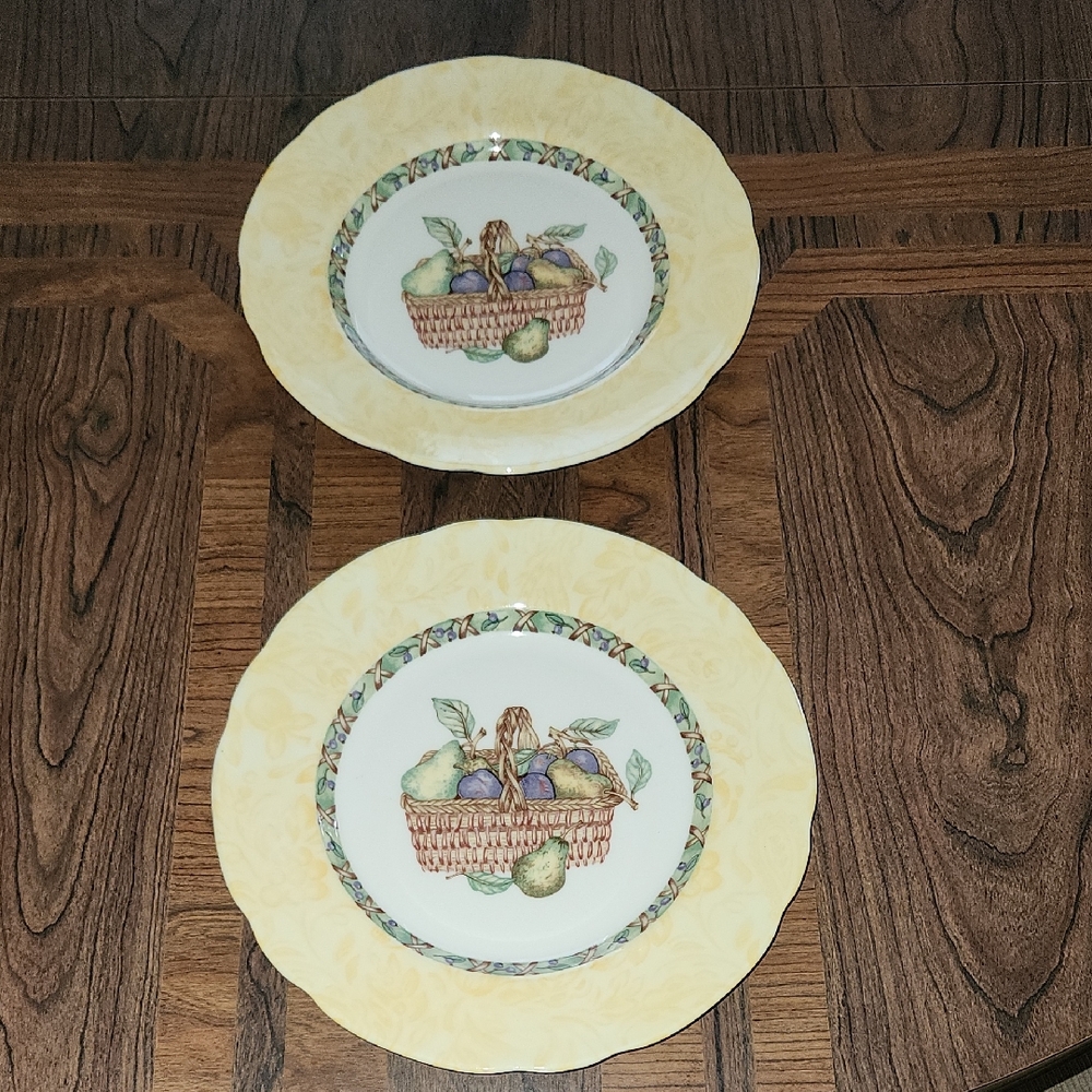 Set Of 2 "Full Fruits" Luncheon Plates By Tudor
